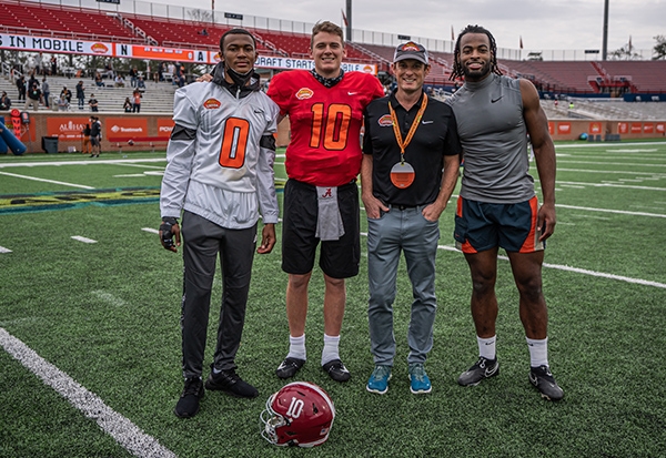 photo of Senior Bowl players on the field